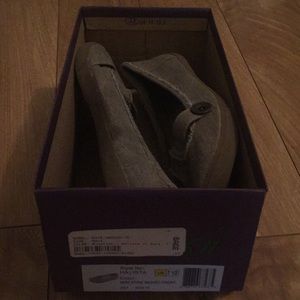 Tan Blowflish Flats - gently used.